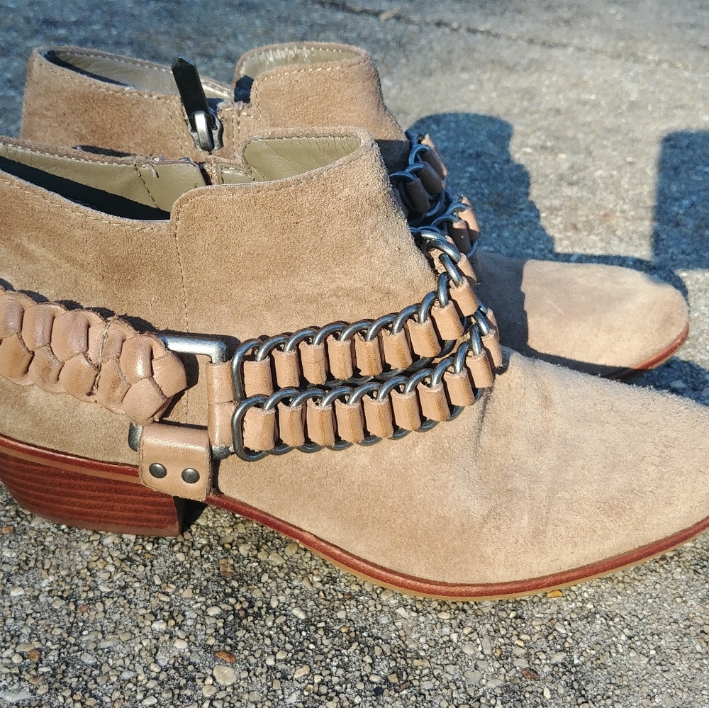 Gorgeous Sam Edelman Posey Chain Booties Size 6
